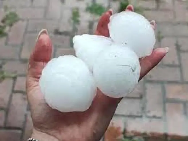 Come si forma la grandine? e perchè sempre più spesso precipitano chicchi enormi?